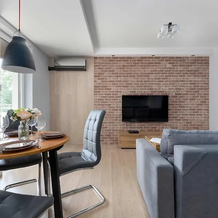 Spacious With Air Conditioning And Two Parking Spaces By Renters Апартаменты