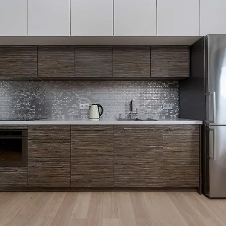 Spacious With Air Conditioning And Two Parking Spaces By Renters Apartment