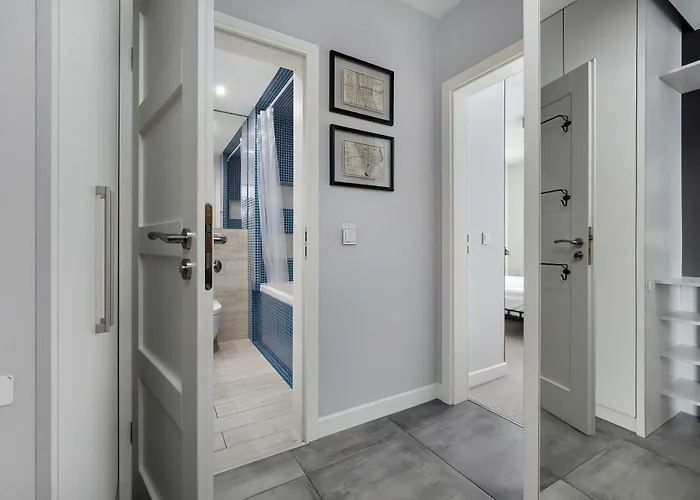 Spacious With Air Conditioning And Two Parking Spaces By Renters * Вроцлав