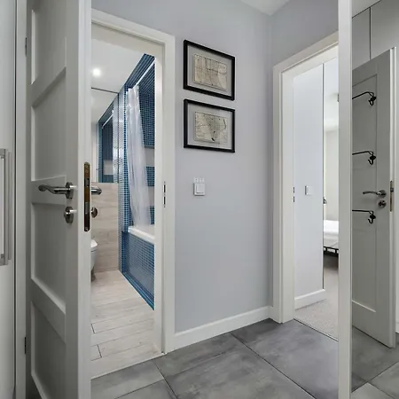 Spacious With Air Conditioning And Two Parking Spaces By Renters * Wrocław