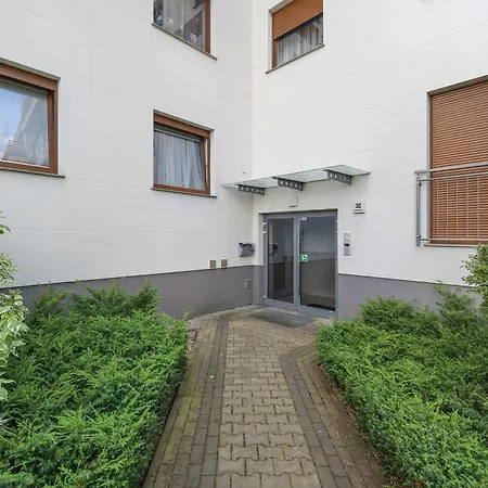 Spacious With Air Conditioning And Two Parking Spaces By Renters