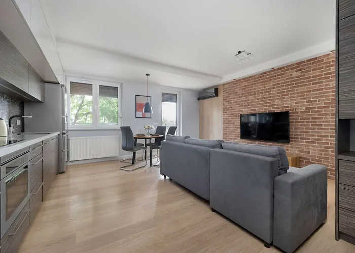 Spacious With Air Conditioning And Two Parking Spaces By Renters