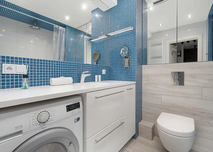 Spacious With Air Conditioning And Two Parking Spaces By Renters شقة *