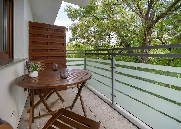 Spacious With Air Conditioning And Two Parking Spaces By Renters *