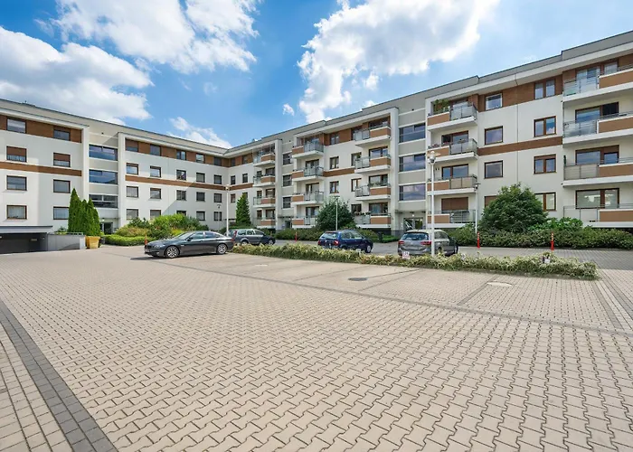 شقة Spacious With Air Conditioning And Two Parking Spaces By Renters *